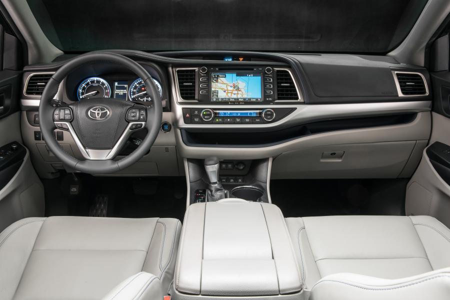 Торпедо Toyota Highlander XLE 2016 года  (фото 11 из 18)